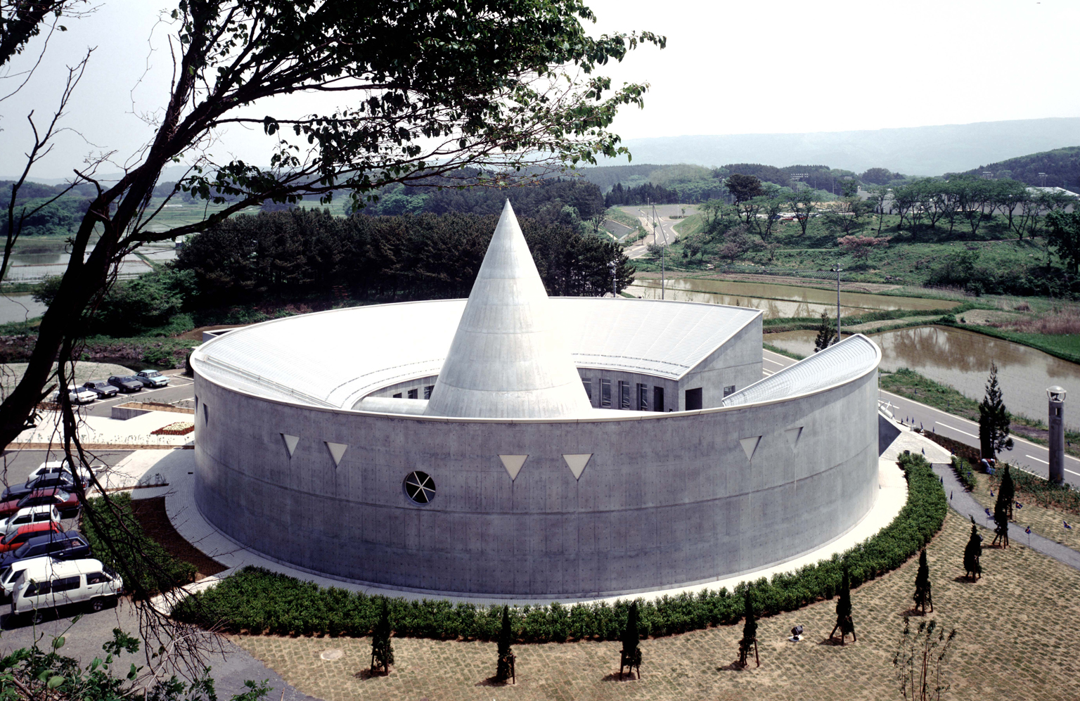 白瀬南極探検隊記念館 | PROJECT | 黒川紀章 建築都市設計事務所